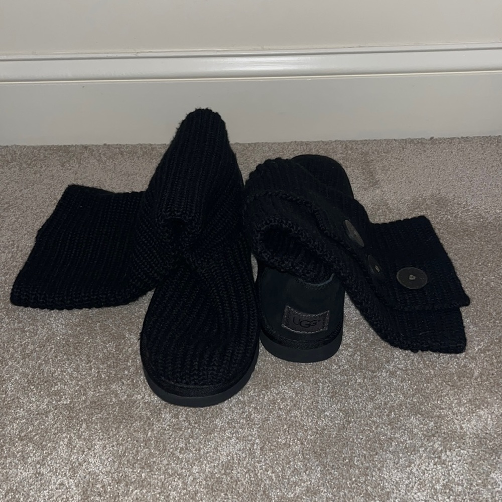 Black UGG